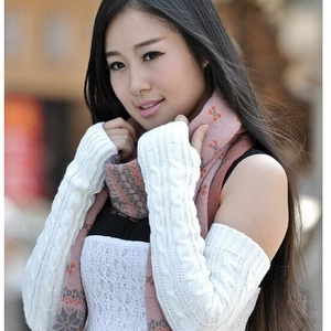 Thick white cable knit arm warmers and floral scarf set for women winter outdoor style