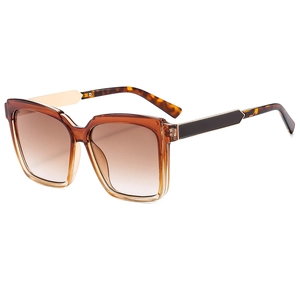 Gafas de sol cuadradas retro con montura de ámbar degradado y lentes tintadas