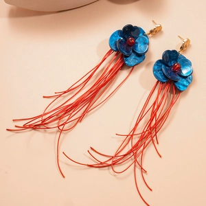 Boucles d'oreilles bohèmes avec fleurs en acrylique bleu et franges en soie rouge