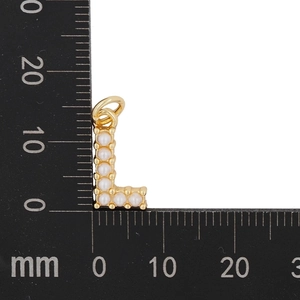 Detailed measurement of gold letter L pendant with pearls showing 18mm height