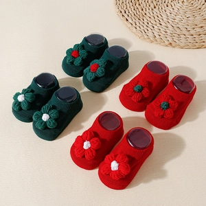 Non-slip baby knit socks with 3D flower details in red and green for newborns