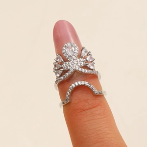 Sparkling zircon crown ring and curved wedding band set for women in silver finish