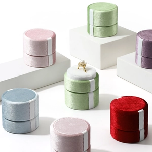 Boîtes à bijoux cylindriques en velours coloré pour bagues et boucles d'oreilles élégantes