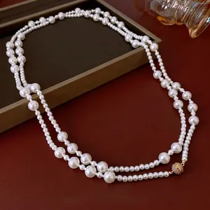 Collier de perles à double rangée avec perles dégradées et fermoir magnétique doré