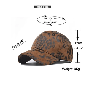 Detailed size guide showing leopard print baseball cap dimensions and 95g weight