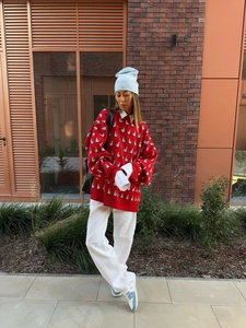 Pull en tricot rouge chic avec motif jacquard oie blanche pour une tenue d'hiver