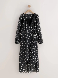 Französisches Wickelkleid in Schwarz mit weißen Punkten und eleganten Laternenärmeln