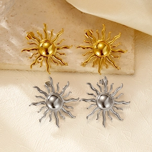 Boucles d'oreilles tendance en forme de soleil en plaqué or et argent sur acier