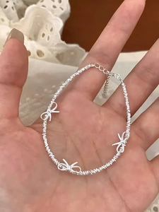 Dettaglio del bracciale fiocco in argento s925 con trama argento e chiusura regolabile