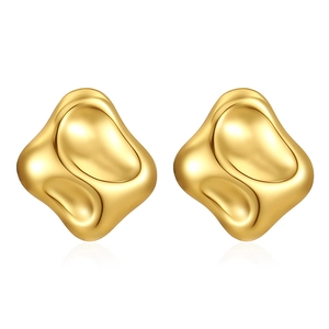 Irregular hammered square stud earrings in 18k gold plated stainless steel
