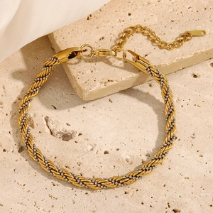 Bracelet torsadé en acier inoxydable plaqué or 18 carats avec perles argentées fines