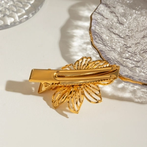 Elegant 18k gold-plated stainless steel flower hair clip with hollow petal design