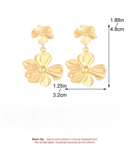 Detailed size specifications for gold floral petal earrings showing height and width details