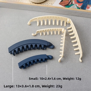 Detailed size chart for matte banana hair clips in large 13cm and small 10cm sizes