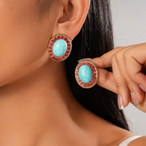 Bohemian vintage earrings with turquoise stone and red diamonds in gold woven frame