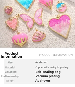 Detailansicht vergoldeter rosa Herz-, Schmetterlings- und Muschelanhänger für DIY-Schmuck