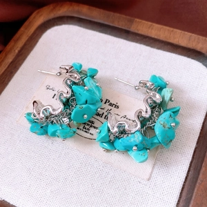 Vintage irregular turquoise stone pendant earrings with silver wavy metal C-shaped design