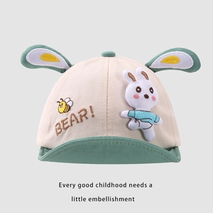 Detailansicht der Baby-Sonnenmütze mit 3D-Hasen-Dekor und atmungsaktivem Mesh-Gewebe