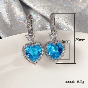 Detailed view of silver heart earrings with blue topaz zirconia and 29mm height measurements