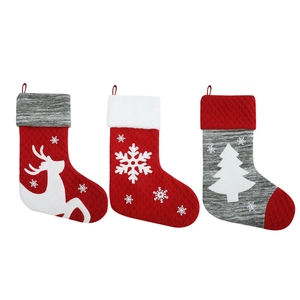Set di tre calze natalizie in maglia con motivi di alce, fiocco di neve e albero di Natale