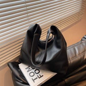 Fashionable black large capacity soft leather hobo tote bag for women with stylish stitching