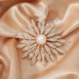 Flower Brooch Alloy Rhinestone Artificial Pearl Elegant Sunflower Design Breastpin For Women Fashion Clothing Accessories