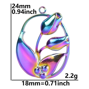 Detailed macro view showing the size and weight dimensions of a tulip pendant charm