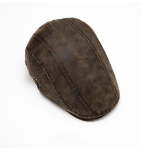 Vue de dessus de casquette Ivy en cuir marron vintage montrant coutures et œillets