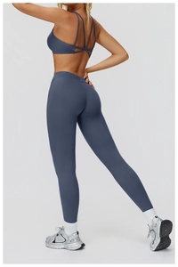 Vue arrière du legging de yoga brossé à taille en V et de la brassière avec dos croisé stylé