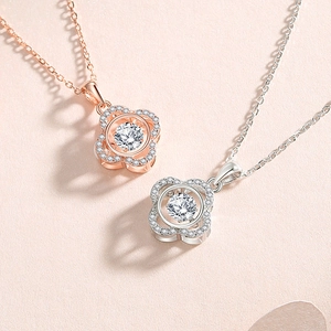 Elegant S925 silver four-leaf clover necklaces with sparkling moissanite in rose gold and silver