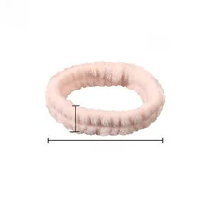 Pink coral fleece headband dimensions showing 20cm diameter and 6cm thickness for skincare