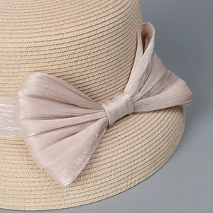 Elegante cappello da sole in paglia beige con grande fiocco champagne stile Hepburn