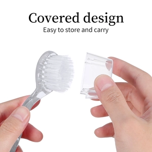 Brosse à ongles pour la poussière avec capuchon et long manche gris ergonomique