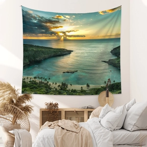 Détail de la tapisserie de coucher de soleil de plage tropicale avec des palmiers vifs