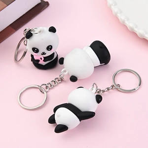 Drei süße Panda-Schlüsselanhänger mit rosa Herz und silbernen Metall-Schlüsselringen