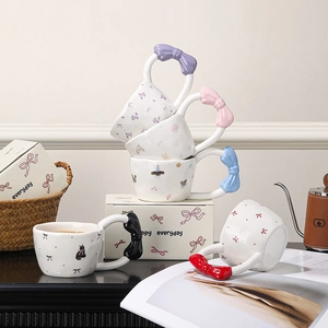 Creative ceramic coffee mugs with butterfly-shaped handles and cartoon patterns in five colors