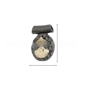Macro detail of oval vintage cameo pendant with size dimensions and weight info