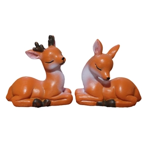 Niedliche Hirschfiguren aus Harz für Mikrolandschaft und Autoinnendekoration