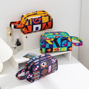 Trousse de toilette grande capacité avec double fermeture éclair et imprimés de voyage