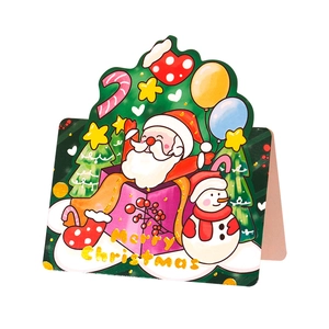 Carte de Noël 3D avec lettrage doré et motifs festifs de dessins animés de Noël