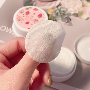Fruit-scented nail polish remover pads in a 32-count jar with strawberry label