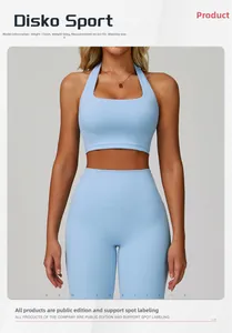 Vue détaillée du soutien-gorge de sport dos nu bleu clair et legging de yoga assorti