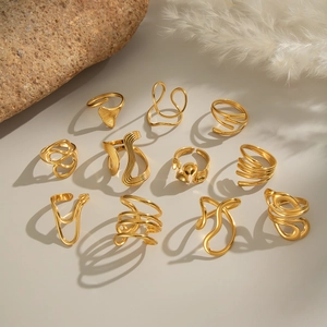 Lot de bagues minimalistes en acier inoxydable plaqué or 18K aux designs abstraits