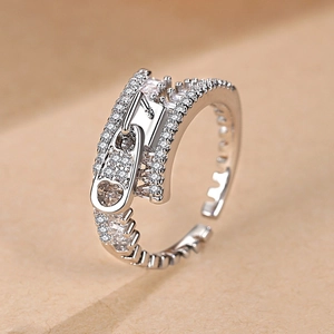 Anillo creativo con forma de cremallera plateada con circonitas y banda ajustable