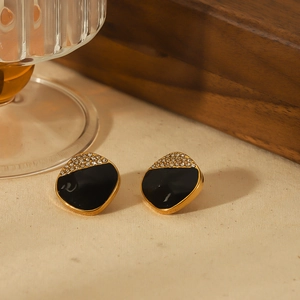 Square gold-plated stainless steel earrings with sparkling diamonds and black enamel