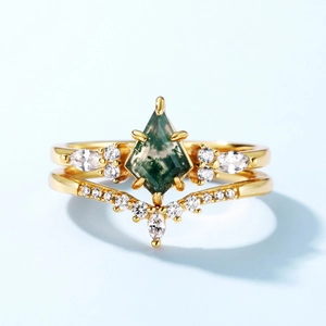 Elegant gold S925 silver ring set with kite-shaped green moss agate and accent diamonds
