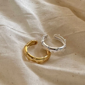 Minimalist S925 sterling silver quilted ring set in gold and silver finish with studs