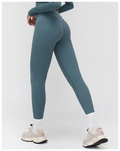 Detail of high-waist yoga pants with V-shaped back seam and brushed gray-blue fabric