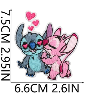 Parches bordados de Stitch y Angel azul y rosa con dimensiones del producto