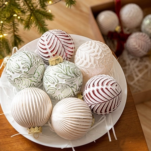 Set of 8cm decorative Christmas balls with 3D embossed texture for festive tree hanging